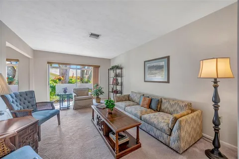 $400,000 | 1011 Meadowcrest Drive, Valrico, FL 33594