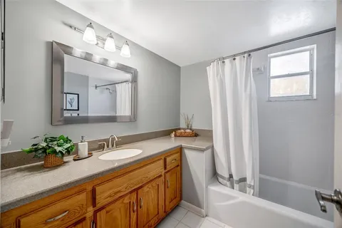 $400,000 | 1011 Meadowcrest Drive, Valrico, FL 33594