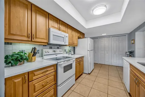 $400,000 | 1011 Meadowcrest Drive, Valrico, FL 33594