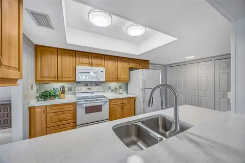 $400,000 | 1011 Meadowcrest Drive, Valrico, FL 33594