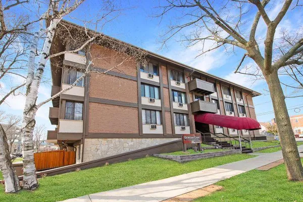 $1,300 | 2025 East Greenwich Avenue, Unit 320, Milwaukee, WI 53211