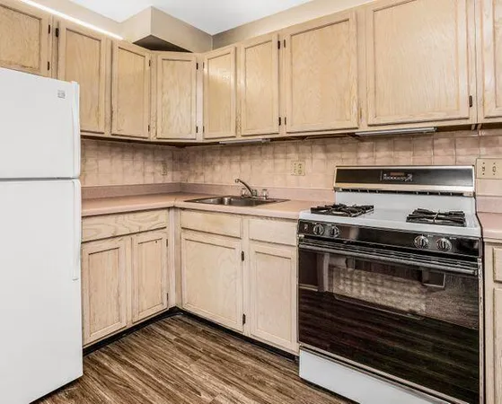 $1,300 | 2025 East Greenwich Avenue, Unit 320, Milwaukee, WI 53211