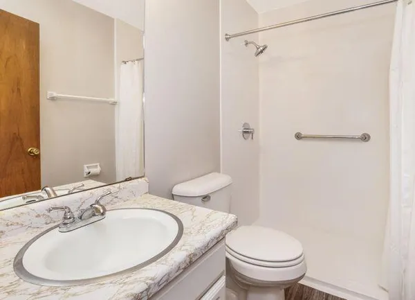 $1,300 | 2025 East Greenwich Avenue, Unit 320, Milwaukee, WI 53211