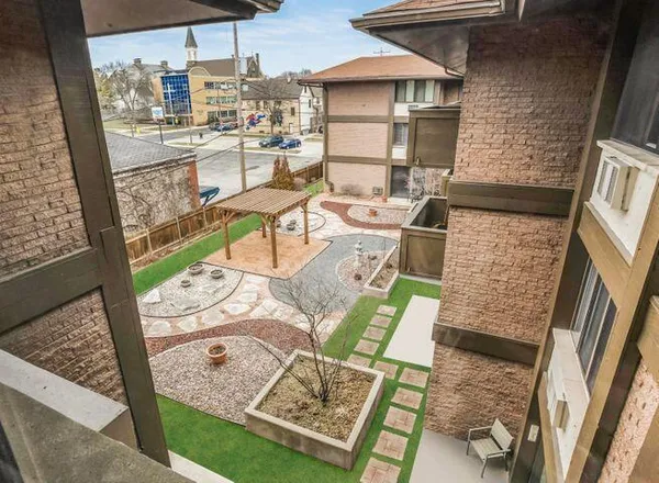 $1,300 | 2025 East Greenwich Avenue, Unit 320, Milwaukee, WI 53211