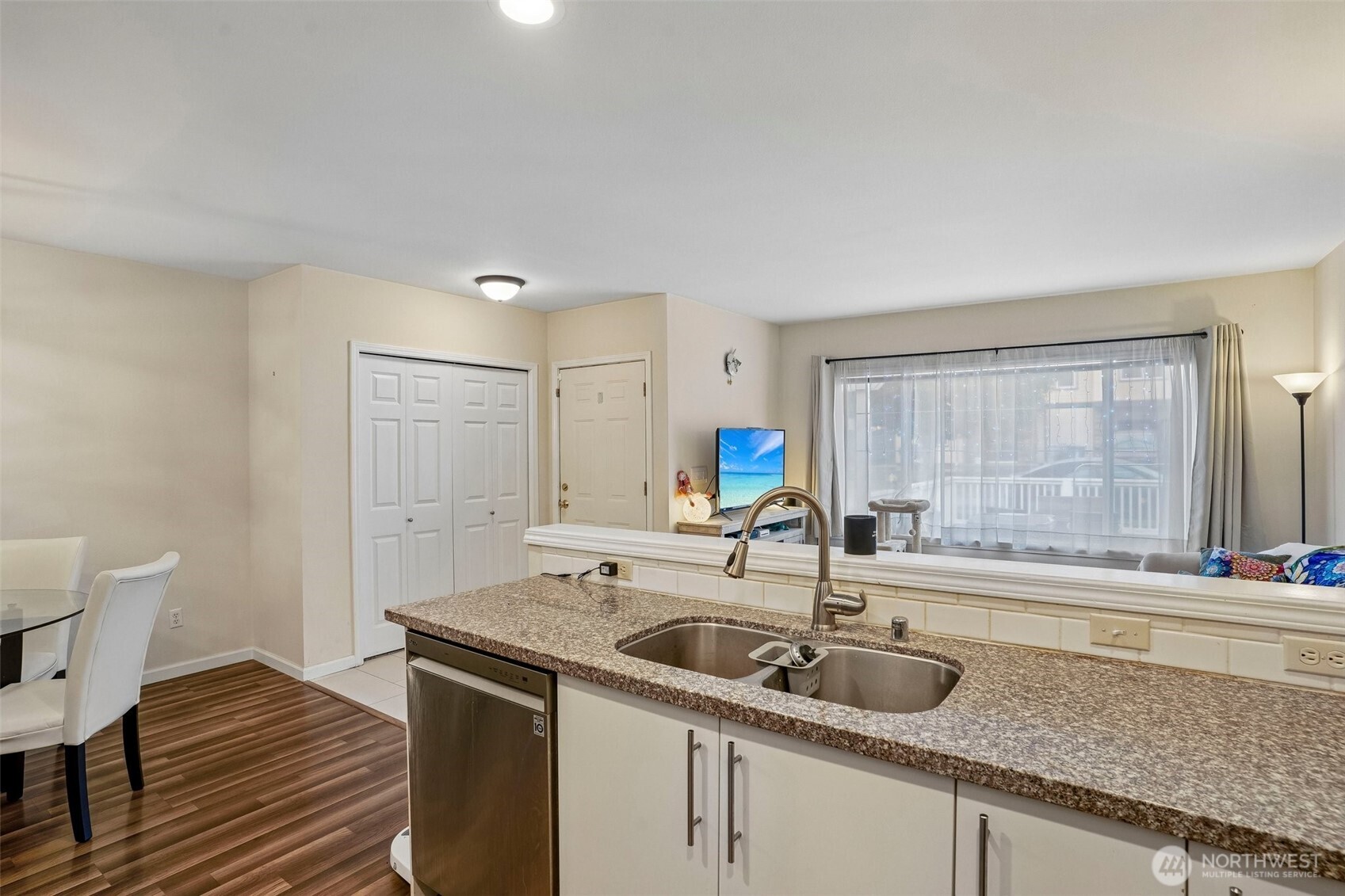 3723 Northeast 6th Street Renton, WA 98056 - Photo 11 of 27 Gallery Image 11