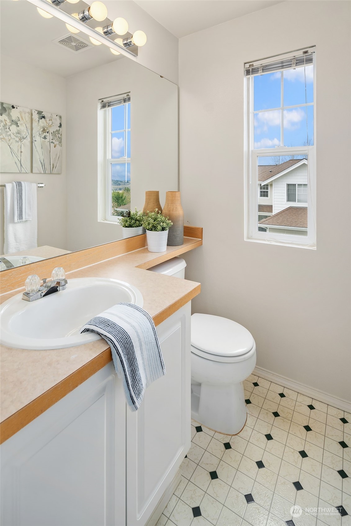 2300 Benson Road South, Unit C5 Renton, WA 98055 - Photo 11 of 19 a bathroom with a sink toilet and shower