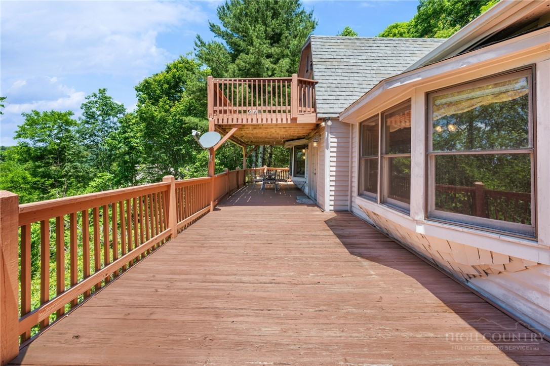 310 Locust Point Drive Boone, NC 28607 - Photo 4 of 33