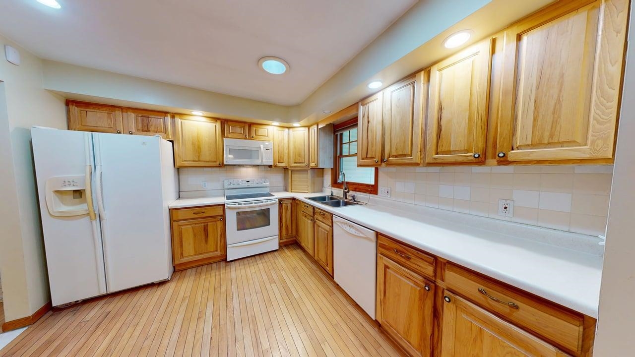 3201 East Long Lake Road Harrison, MI 48625 - Photo 11 of 47 1933959-d156d7f6-3488-49b0-a976-b2d026d2cd3f.JPG