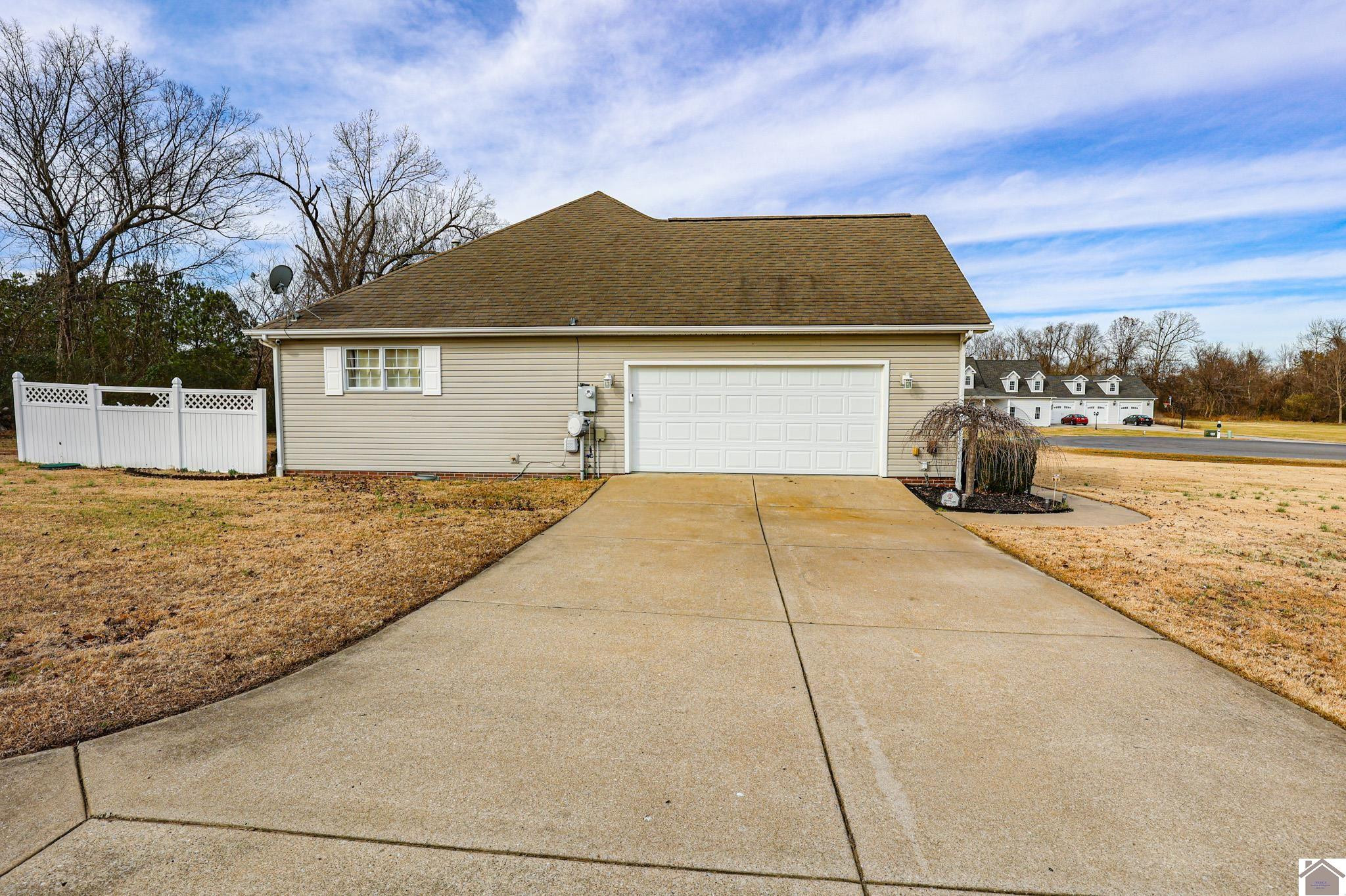 255 Harting Ridge Road West Paducah, KY 42086 - Photo 8 of 45 Garage
