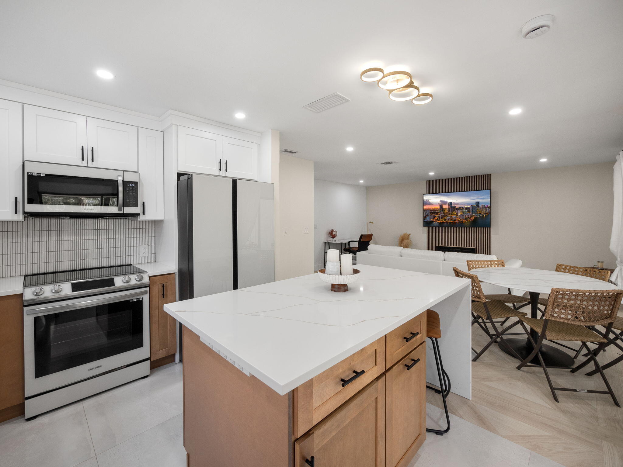 1423 Riverside Circle Wellington, FL 33414 - Photo 18 of 29 a kitchen with a stove a refrigerator and a microwave