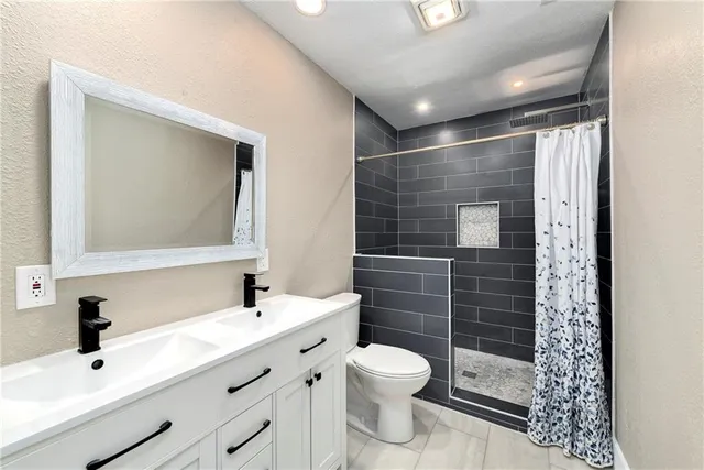 $374,900 | 15709 West 127th Terrace, Olathe, KS 66062