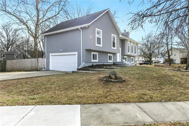 $374,900 | 15709 West 127th Terrace, Olathe, KS 66062