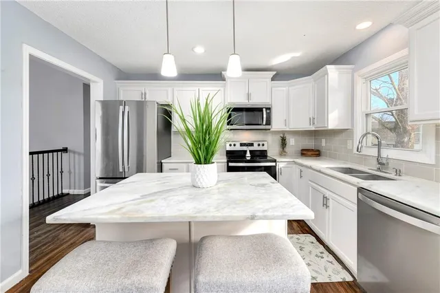 $374,900 | 15709 West 127th Terrace, Olathe, KS 66062