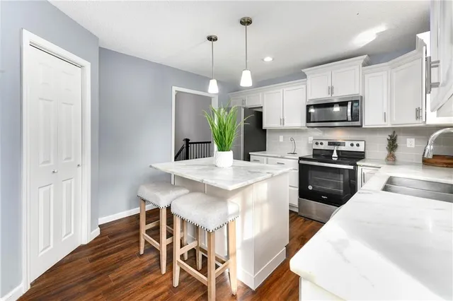 $374,900 | 15709 West 127th Terrace, Olathe, KS 66062