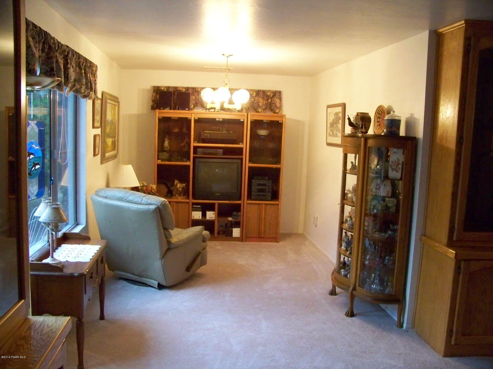 811 Evergreen Road Prescott, AZ 86303 - Photo 11 of 22 sitting area or library area off family