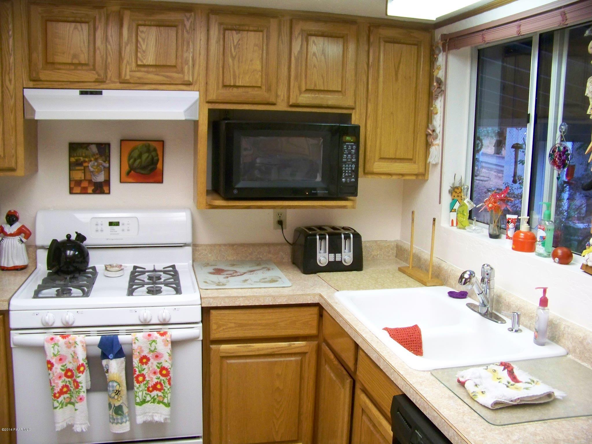 811 Evergreen Road Prescott, AZ 86303 - Photo 14 of 22 Gas stove and Microwave newer appliances