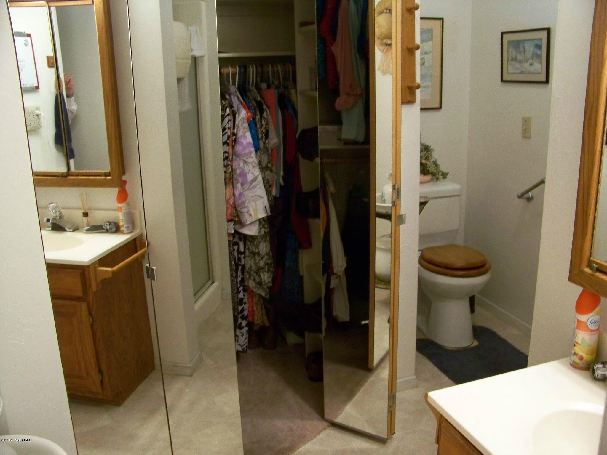 811 Evergreen Road Prescott, AZ 86303 - Photo 20 of 22 master bath with walk in closet