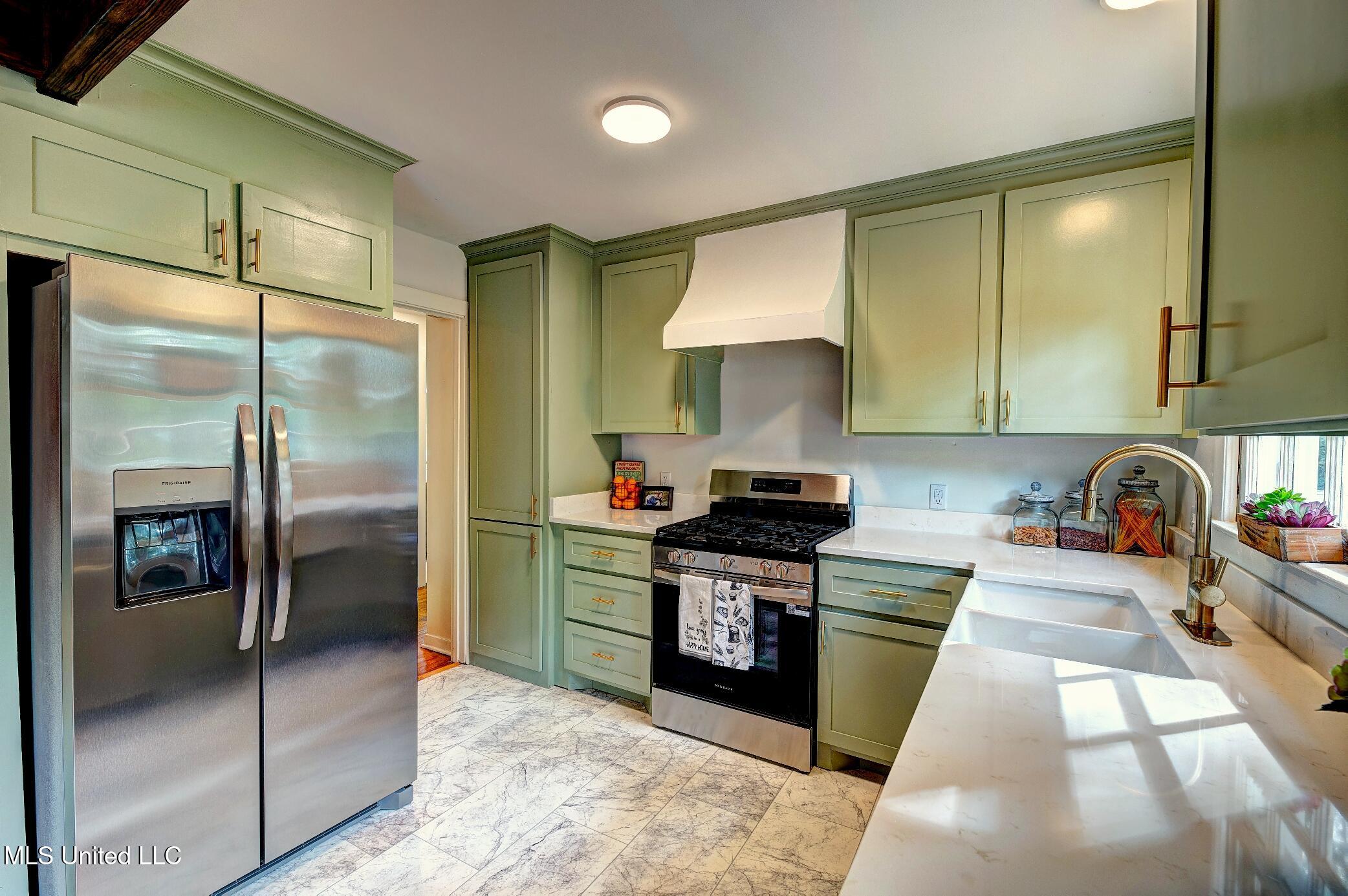 401 North White Street Carthage, MS 39051 - Photo 8 of 22 11