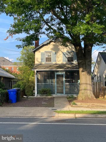 $820,000 | 809 North Barton Street, Arlington, VA 22201