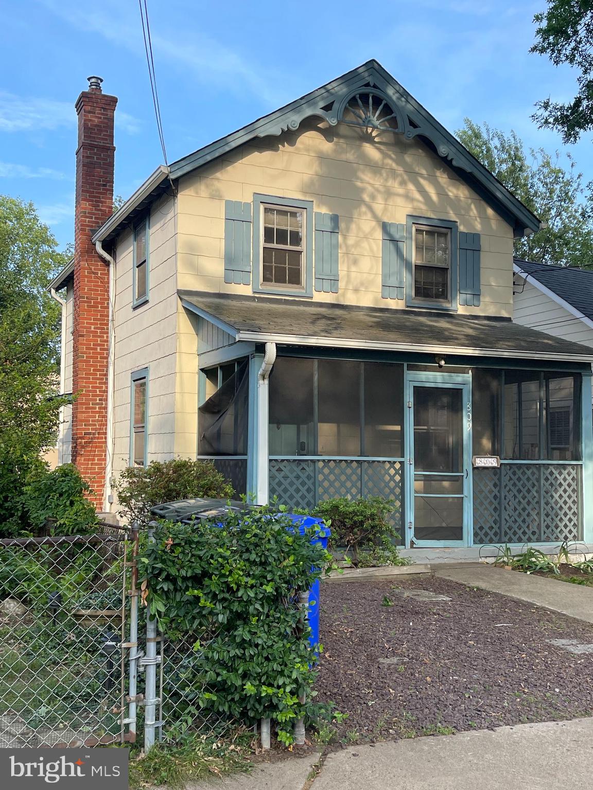 809 North Barton Street Arlington, VA 22201 - Photo 26 of 42 1930's design detail the roof line and shutters