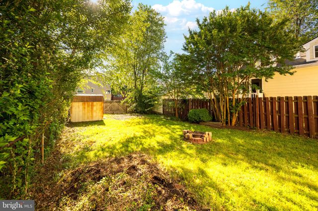 $820,000 | 809 North Barton Street, Arlington, VA 22201