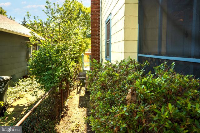 $820,000 | 809 North Barton Street, Arlington, VA 22201