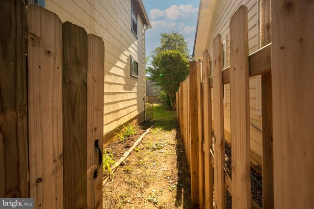 $820,000 | 809 North Barton Street, Arlington, VA 22201