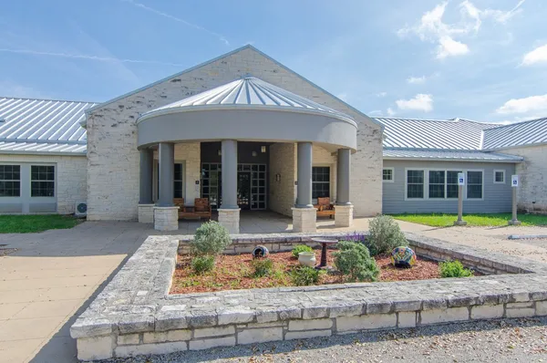 $2 | 400 Old Highway 290, Dripping Springs, TX 78620