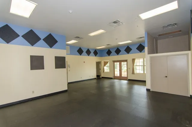 $2 | 400 Old Highway 290, Dripping Springs, TX 78620