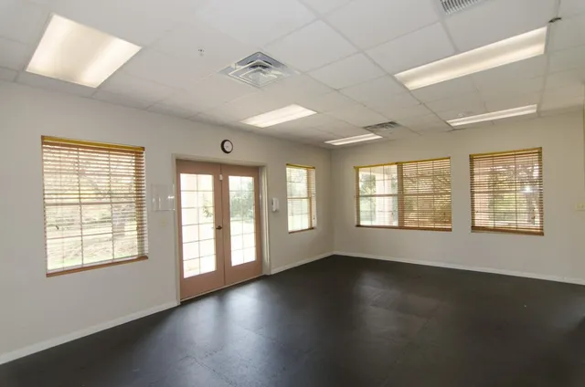 $2 | 400 Old Highway 290, Dripping Springs, TX 78620