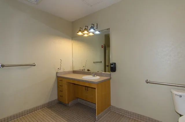 $2 | 400 Old Highway 290, Dripping Springs, TX 78620