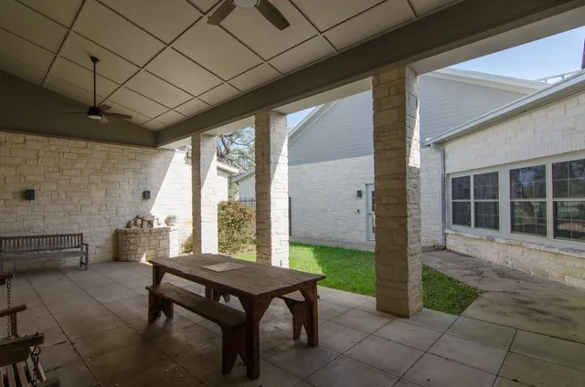 $2 | 400 Old Highway 290, Dripping Springs, TX 78620