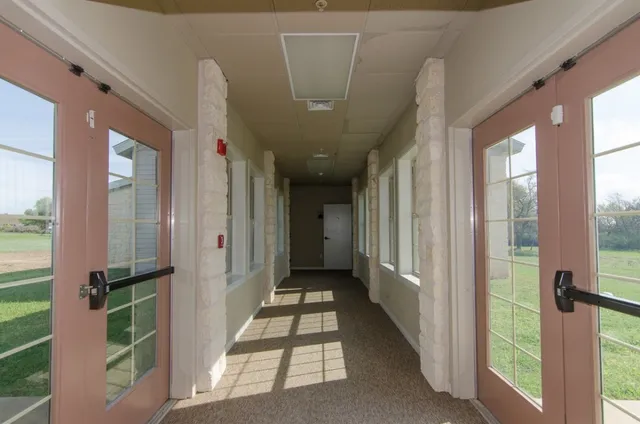 $2 | 400 Old Highway 290, Dripping Springs, TX 78620