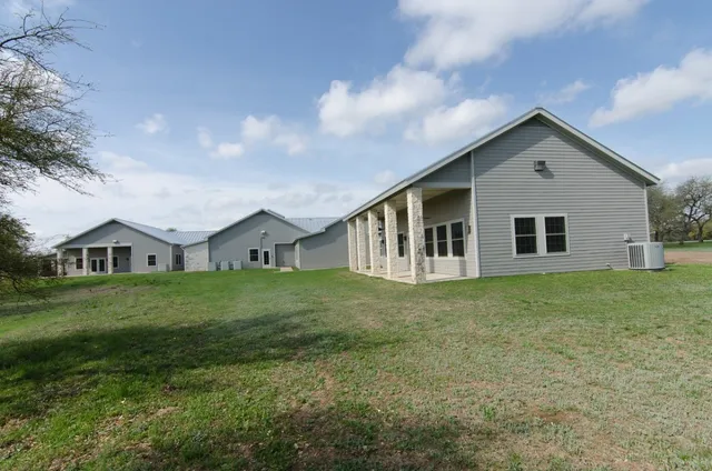 $2 | 400 Old Highway 290, Dripping Springs, TX 78620