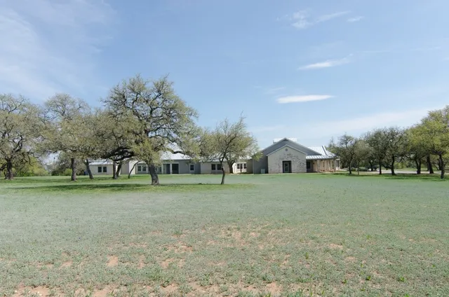 $2 | 400 Old Highway 290, Dripping Springs, TX 78620