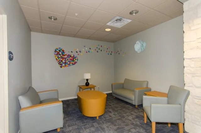 $2 | 400 Old Highway 290, Dripping Springs, TX 78620