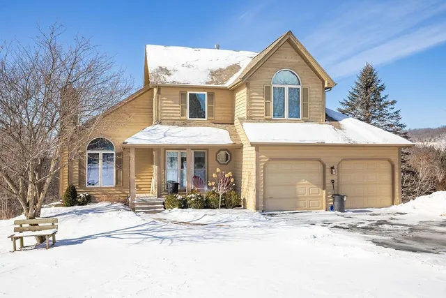 $595,000 | 13 Shorewood Drive, Galena, IL 61036