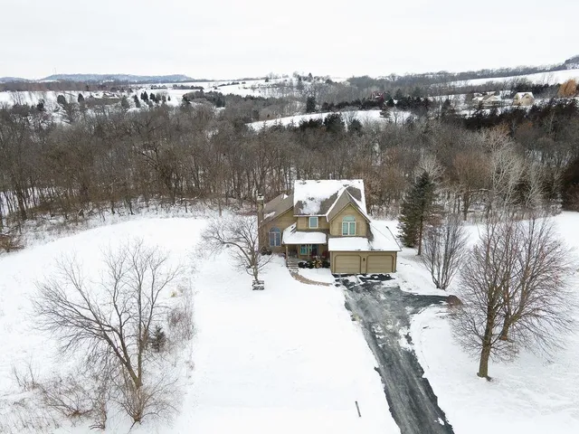 $595,000 | 13 Shorewood Drive, Galena, IL 61036