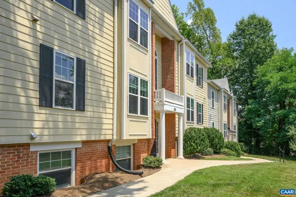 $215,000 | 1211 Villa Lane, Unit E, Charlottesville, VA 22903
