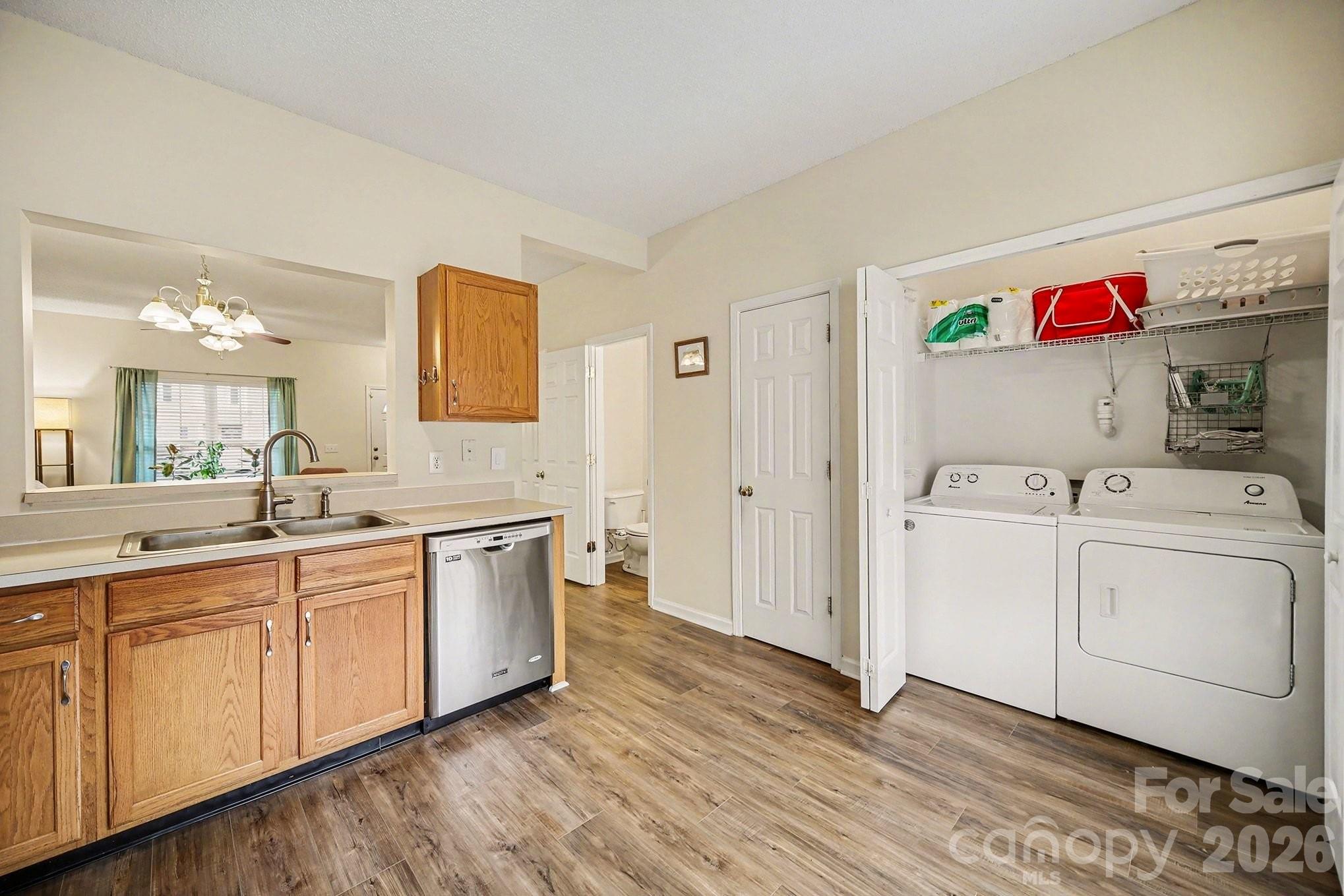 8048 Stoneham Court Matthews, NC 28105 - Photo 7 of 15