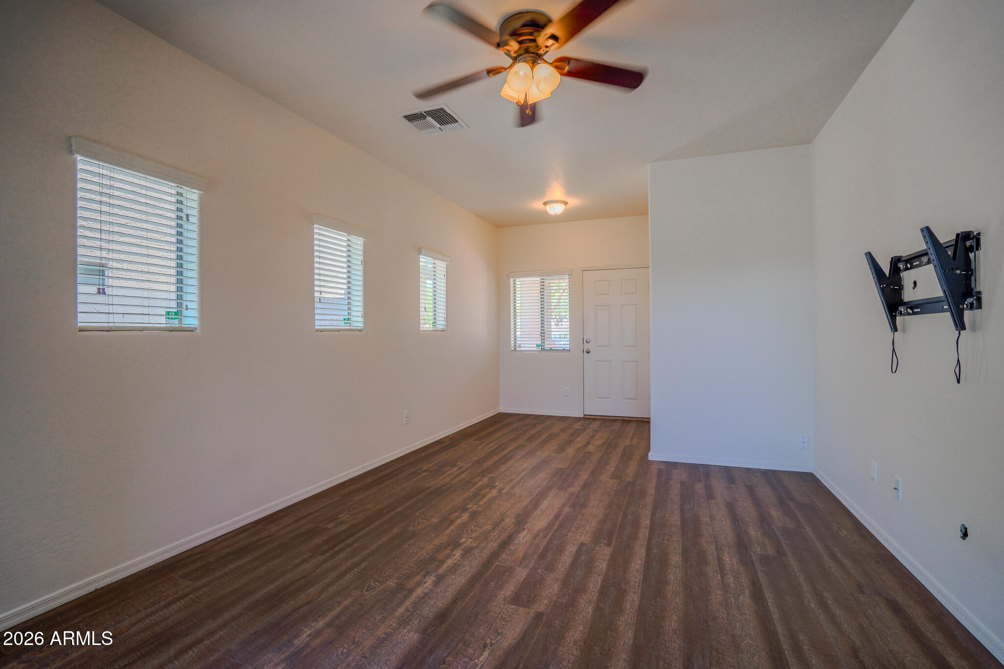 10225 West Camelback Road, Unit 28 Phoenix, AZ 85037 - Photo 4 of 29 DSC00413-HDR
