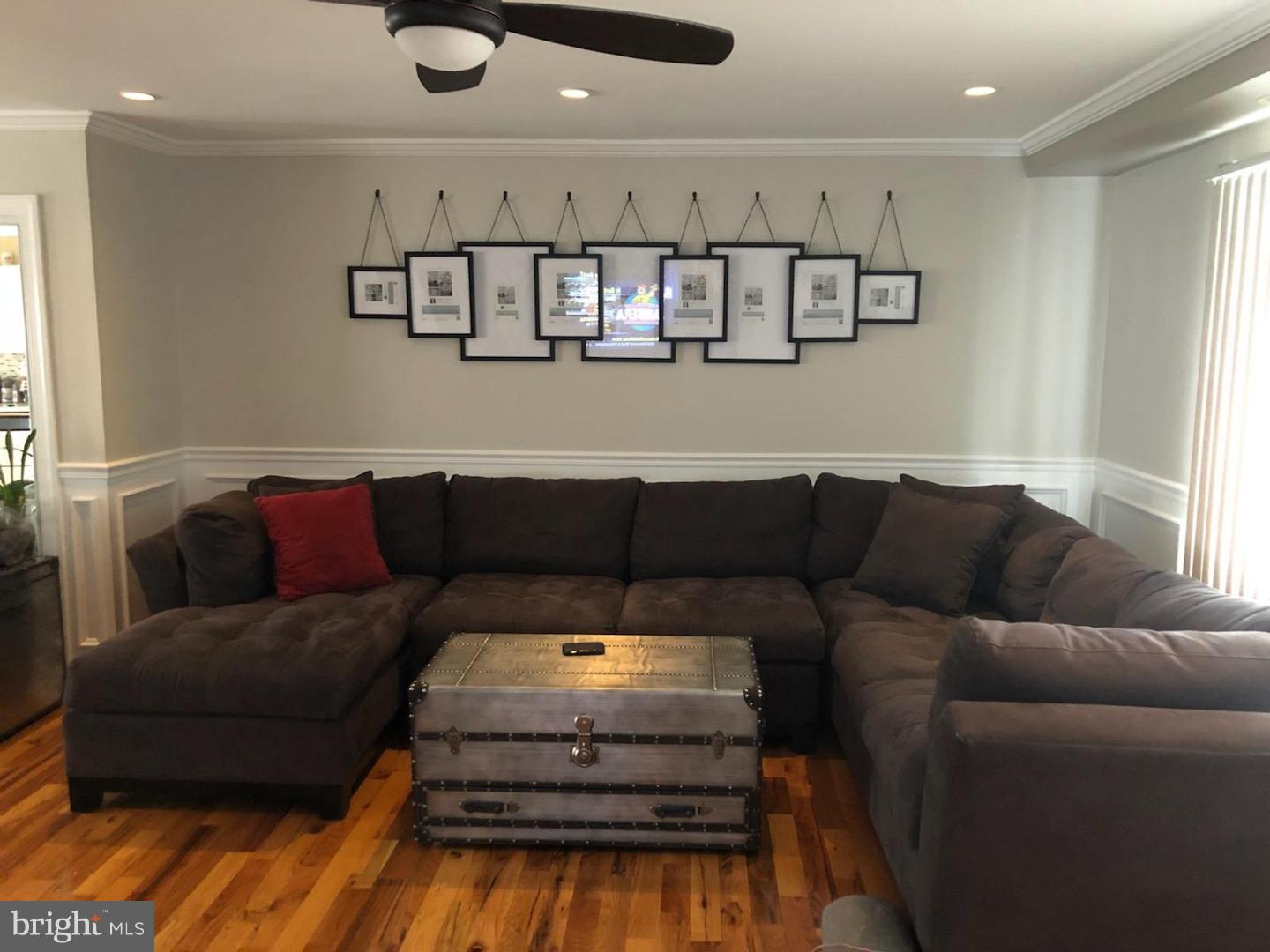 12419 Barbary Road Philadelphia, PA 19154 - Photo 2 of 12 Living Room