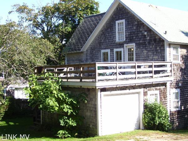 109 State Road Vineyard Haven, MA 02568 - Photo 3 of 12 http://d1qzqeyxiitrap.cloudfront.net/photos/19128/600/5752ea32.jpg