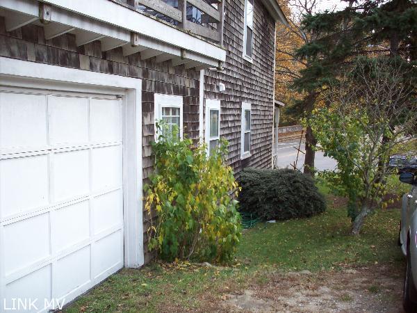 109 State Road Vineyard Haven, MA 02568 - Photo 7 of 12 http://d1qzqeyxiitrap.cloudfront.net/photos/19128/600/7acdb10b.jpg