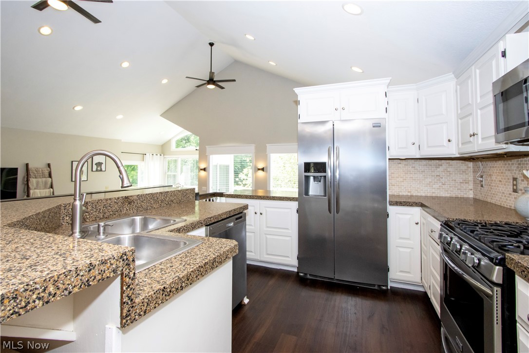 733 Phillips Road Northeast Massillon, OH 44646 - Photo 5 of 46