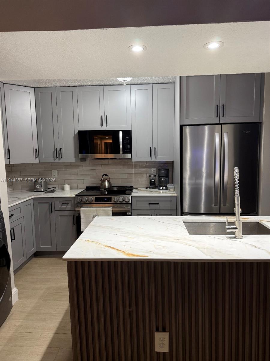 8019 Northwest 15th Manor, Unit 8019 Plantation, FL 33322 - Photo 2 of 21
