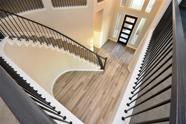 a view of a livingroom with furniture