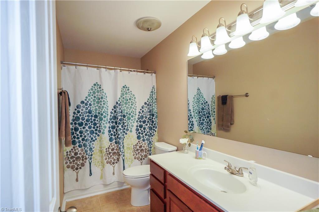 851 Jennifer Lane High Point, NC 27265 - Photo 22 of 28 2nd floor hall bath