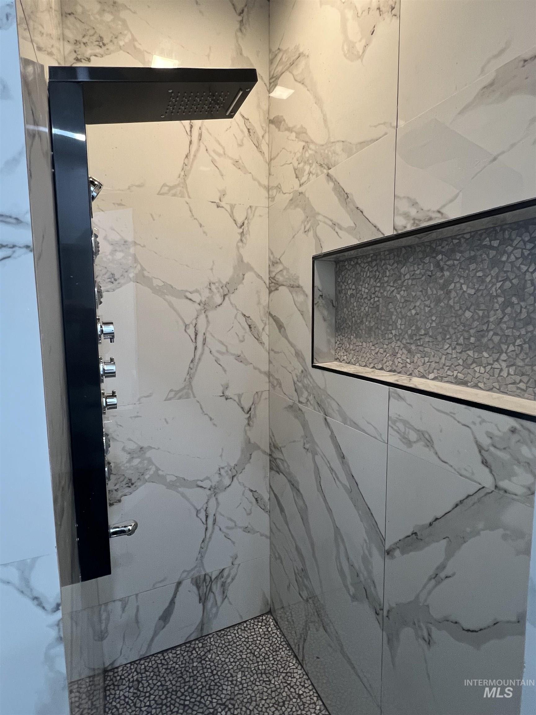 511 North 10th Street Payette, ID 83661 - Photo 14 of 18 Full bathroom with a marble finish shower