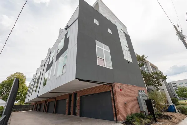 $3,200 | 4210 Roseland Avenue, Dallas, TX 75204